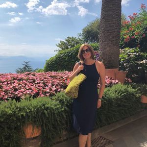 Meet your Posher, Leslie